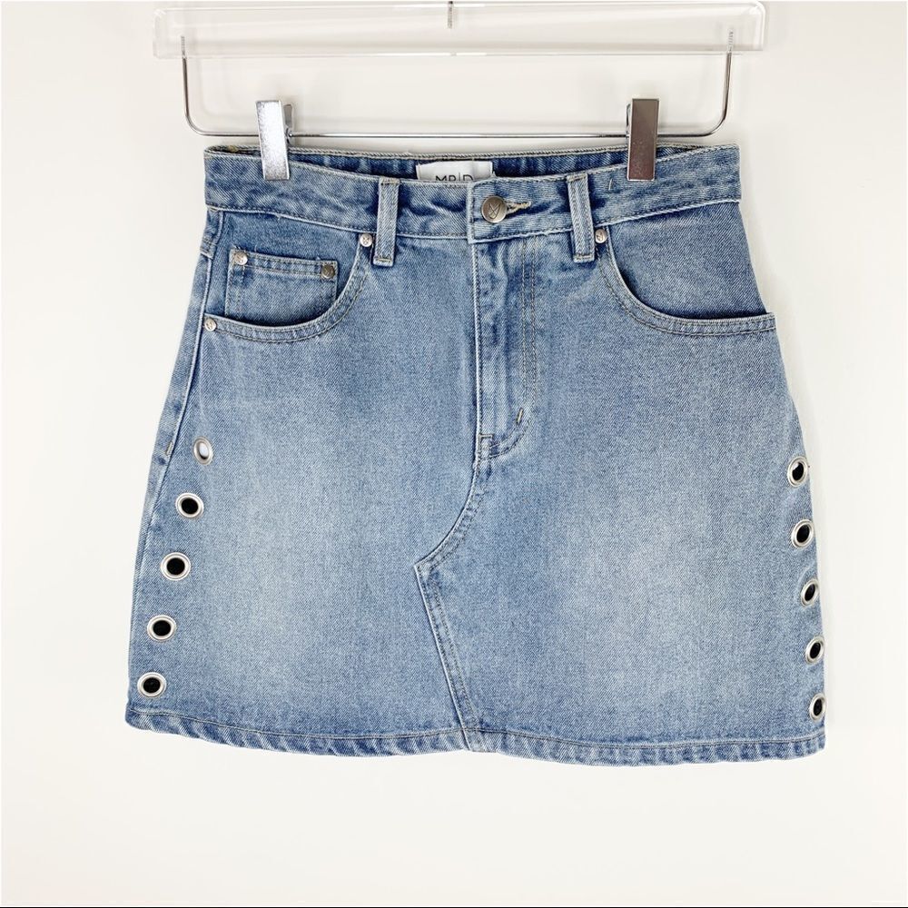 MP | D MinkPink Denim Silver Grommet Light Wash Mini Skirt‎ Sz Small New